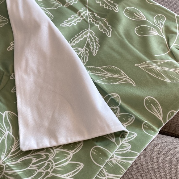 NWOT Green Floral 18x18 throw pillow cases. - Picture 2 of 3